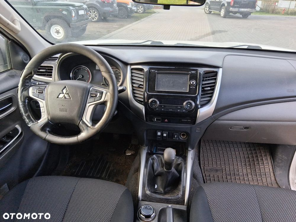 Mitsubishi L200 2.4 d DC Intense + - 7