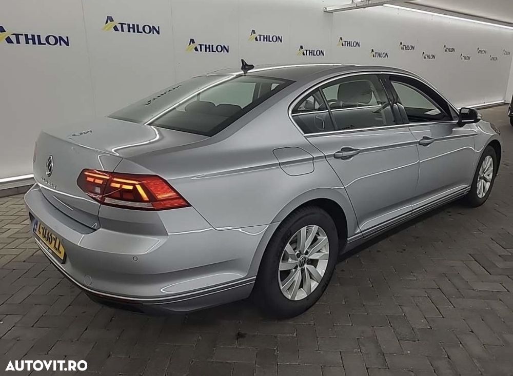 Volkswagen Passat 1.5 TSI ACT DSG Comfortline - 2