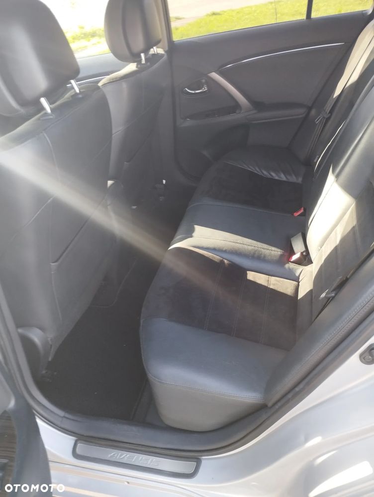 Toyota Avensis 2.0 Premium MS - 8