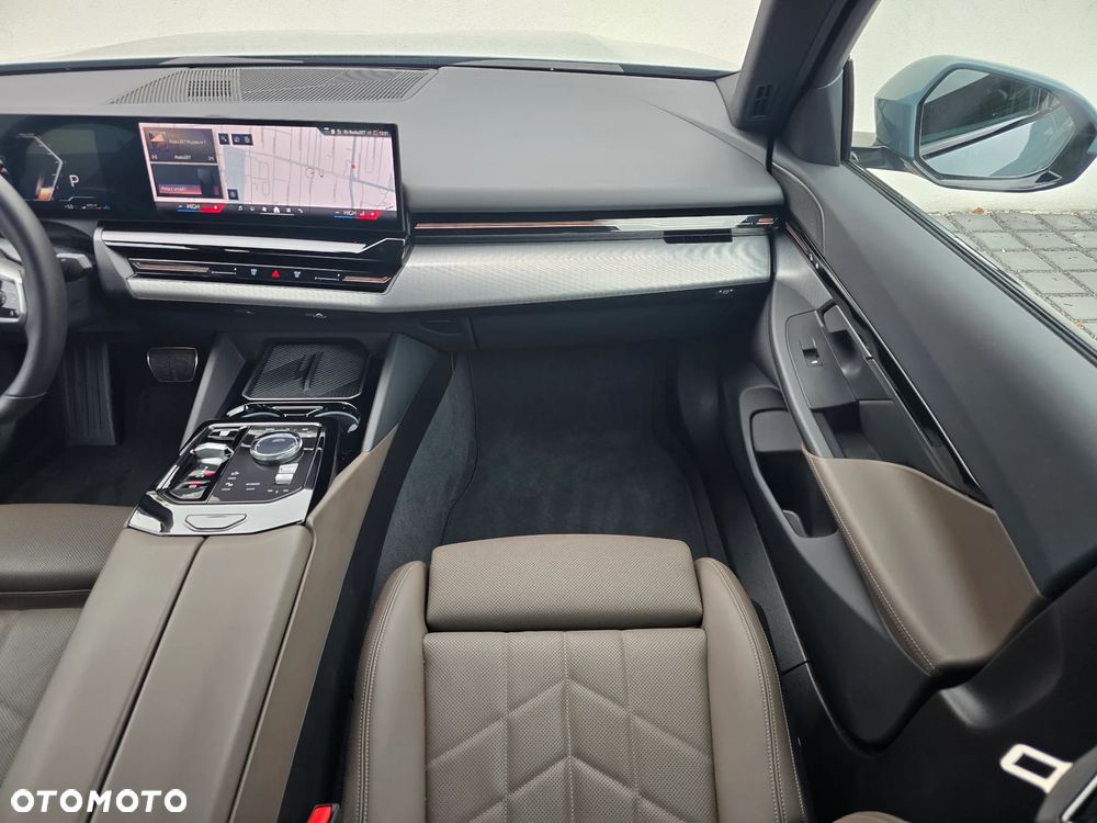 BMW Seria 5 520d xDrive mHEV M Sport - 11