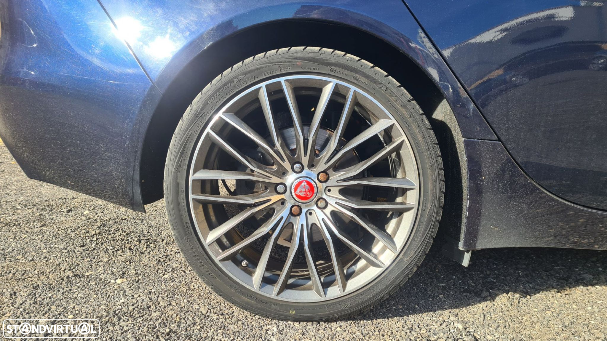 Jaguar XE 2.0 D Prestige - 42