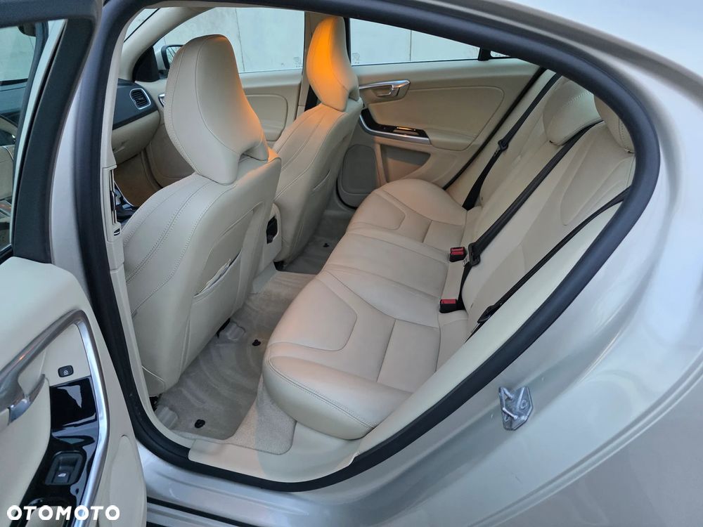 Volvo S60 D4 Geartronic Summum - 29