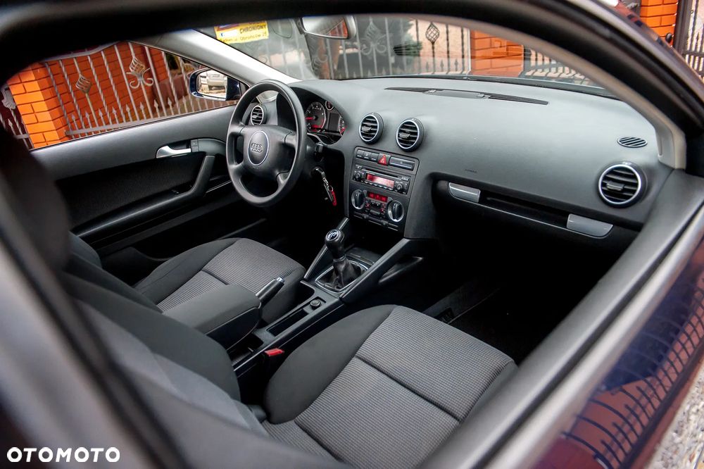 Audi A3 3-drzwiowe 1.6 Ambition - 16