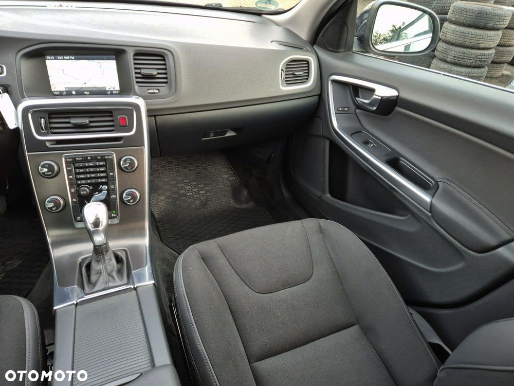Volvo V60 D3 Geartronic Momentum - 25