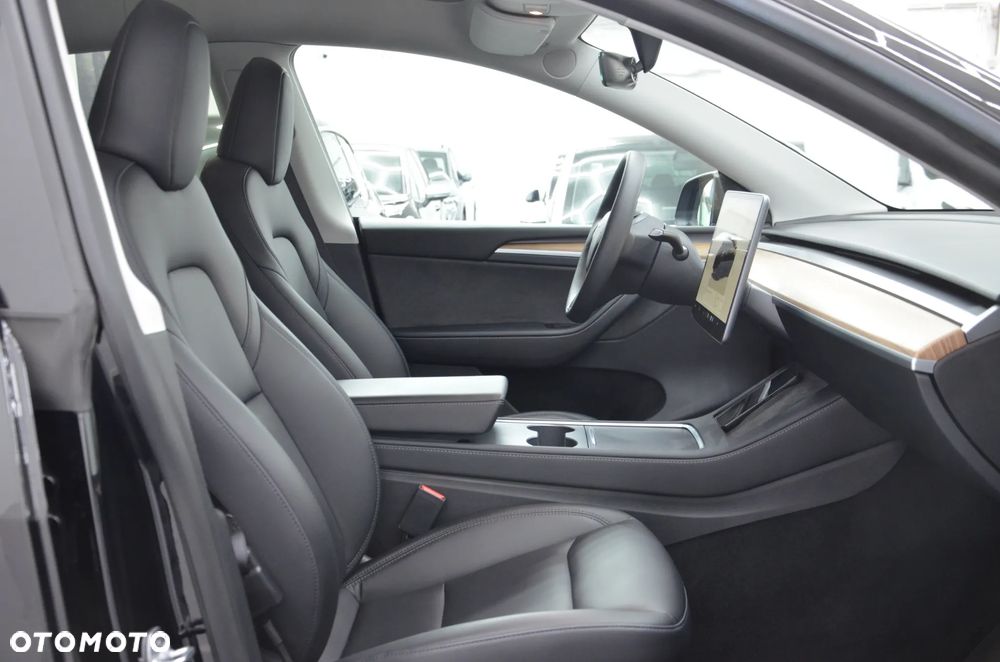 Tesla Model Y Long Range AWD - 15