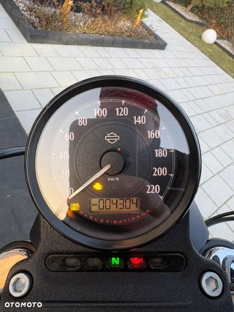 Harley-Davidson Sportster Iron 883 - 13