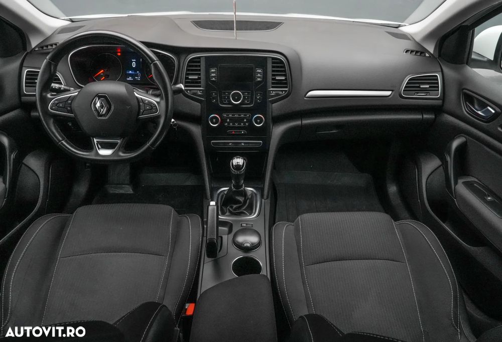 Renault Megane TCE 140 Equilibre - 7
