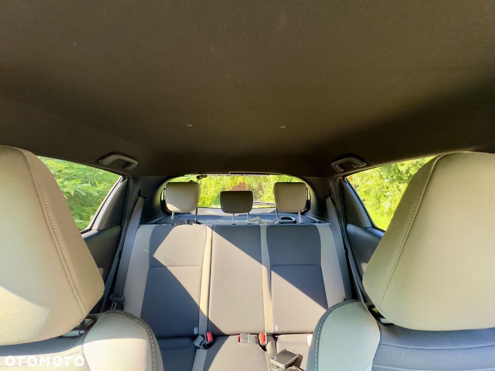 Toyota Yaris Hybrid 100 Selection Platinum - 13
