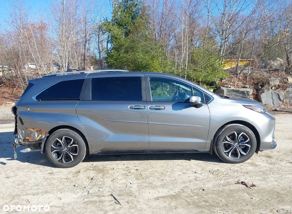 Toyota Sienna - 9