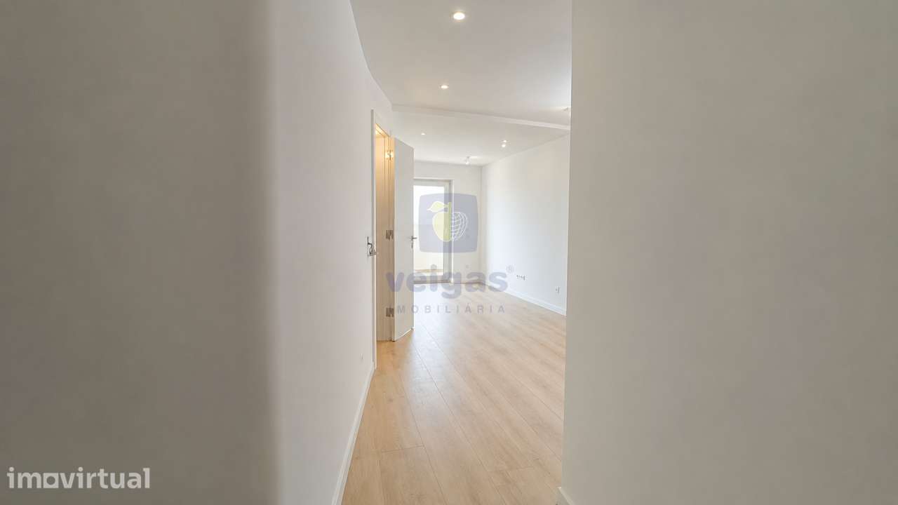 Apartamento T2 totalmente renovado em Alverca — acabamentos modernos e - Grande imagem: 3/31
