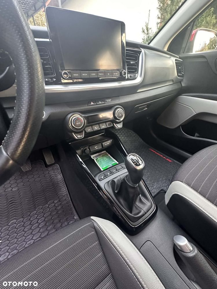 Kia Stonic 1.0 T-GDI MHEV L - 10