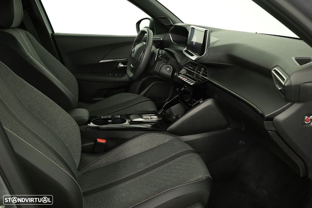 Peugeot 2008 1.2 PureTech Allure EAT8 - 21