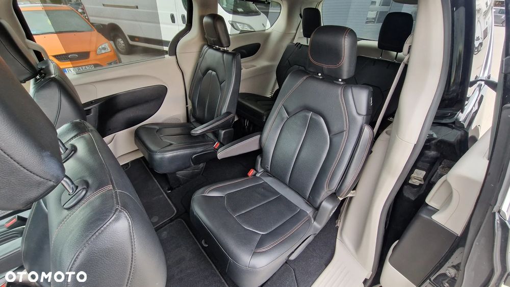 Chrysler Pacifica - 19