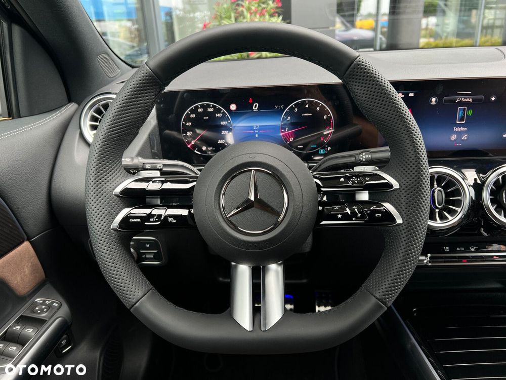 Mercedes-Benz GLA - 15