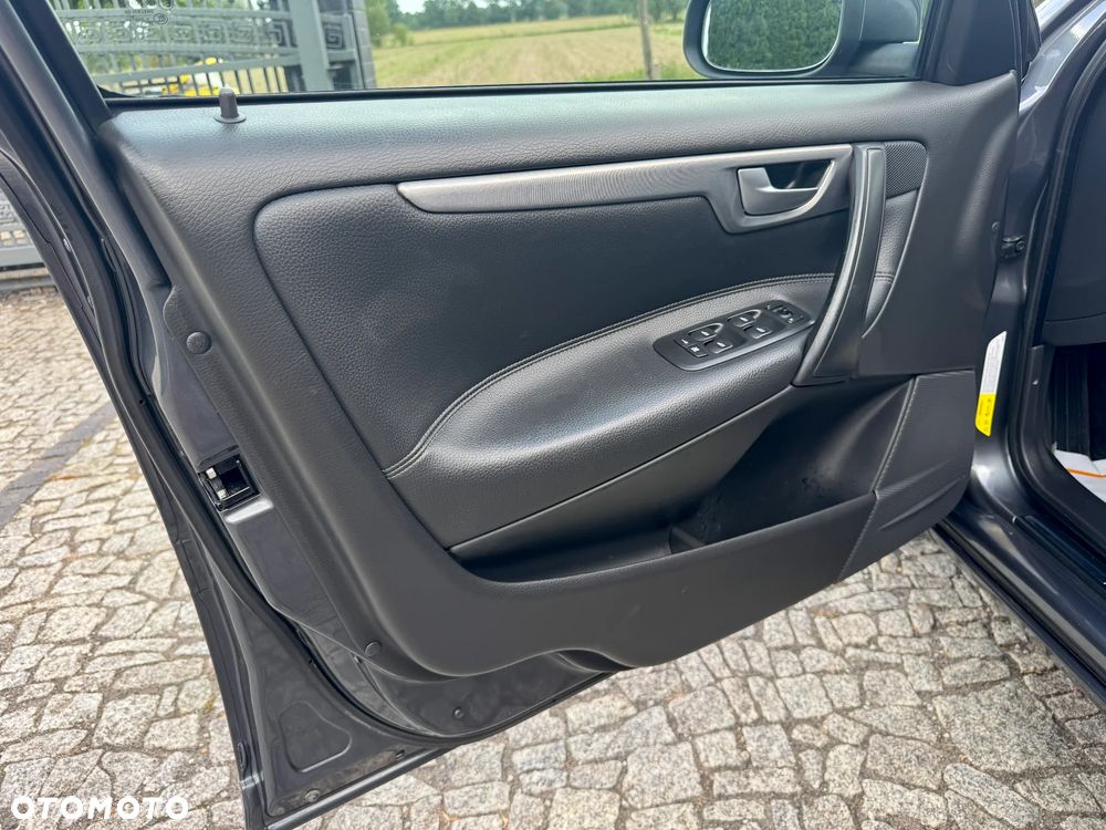 Volvo V70 2.4 Premium - 25