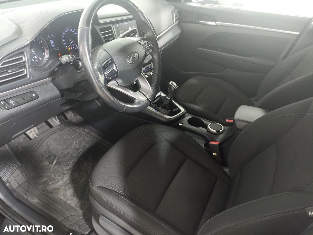 Hyundai Elantra 1.6 MPi Exclusive - 11