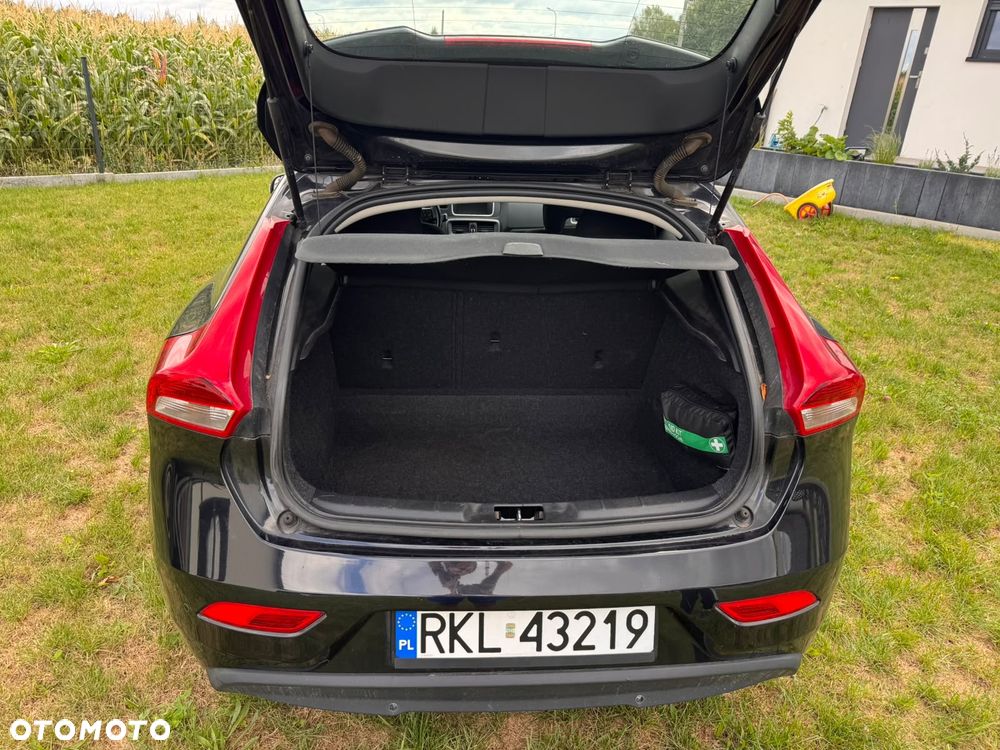 Volvo V40 D2 - 10