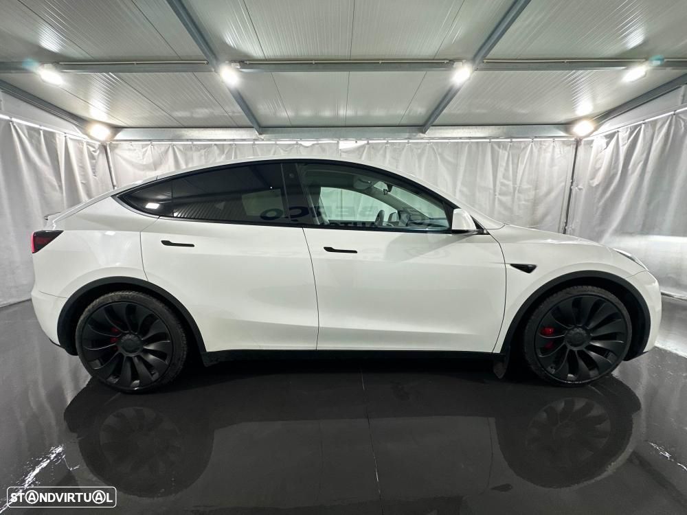 Tesla Model Y Performance Dual Motor AWD - 11
