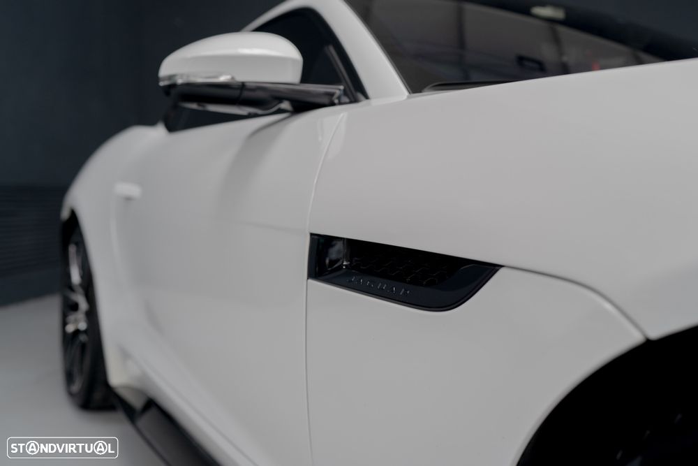 Jaguar F-Type 2.0 i4 Chequered Flag - 17