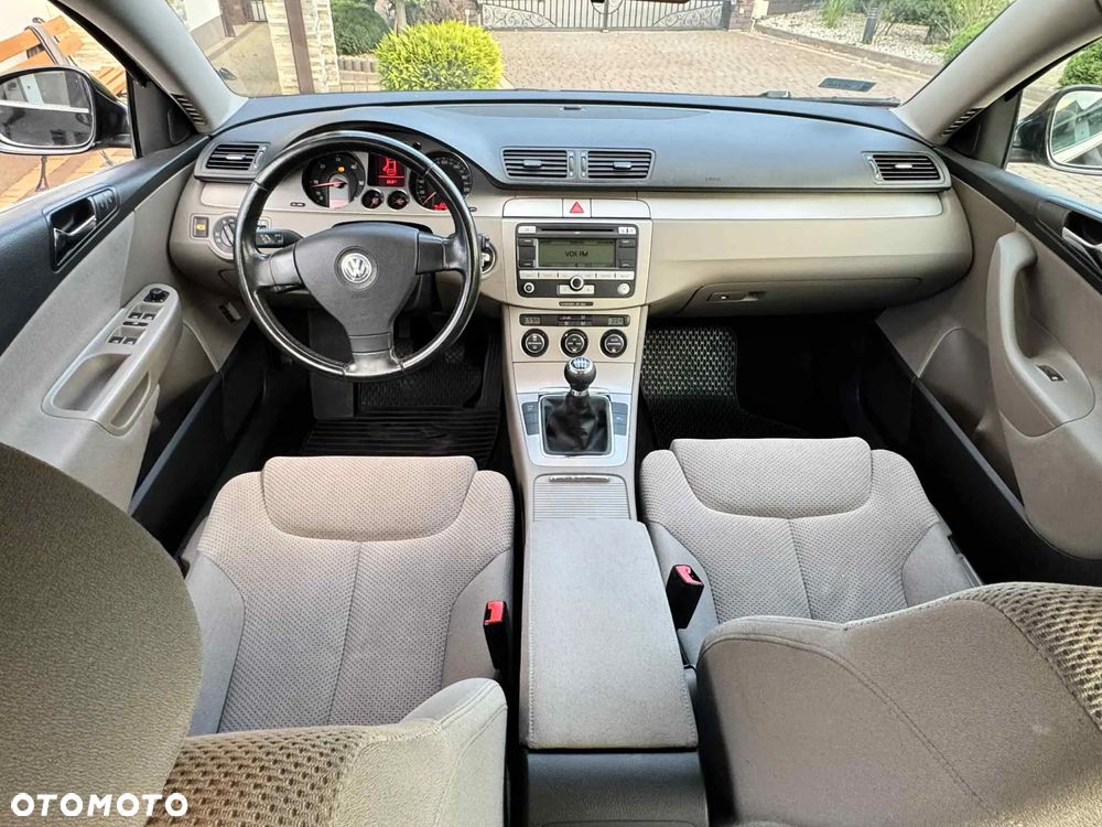 Volkswagen Passat 2.0 TDI Comfortline - 15