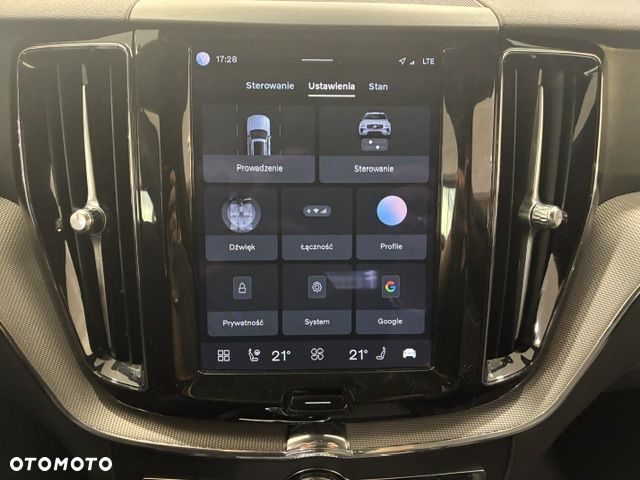 Volvo XC 60 B4 B Plus Dark - 32