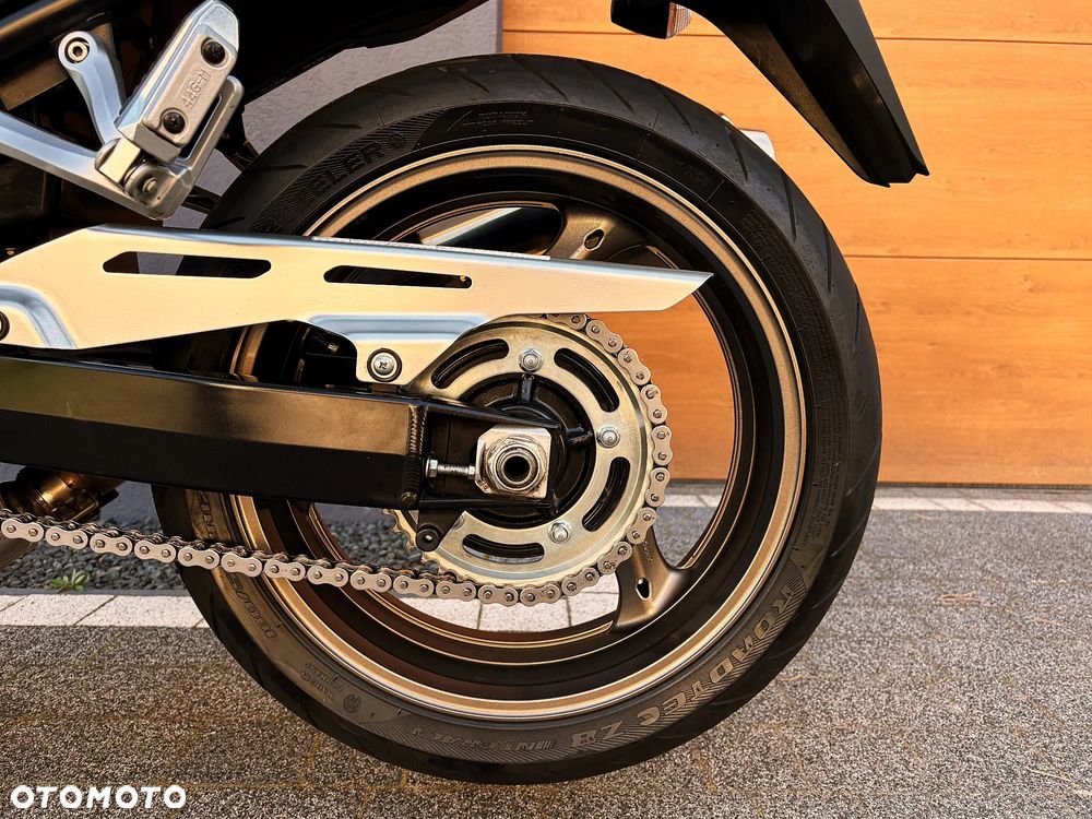 Suzuki GSX - 13