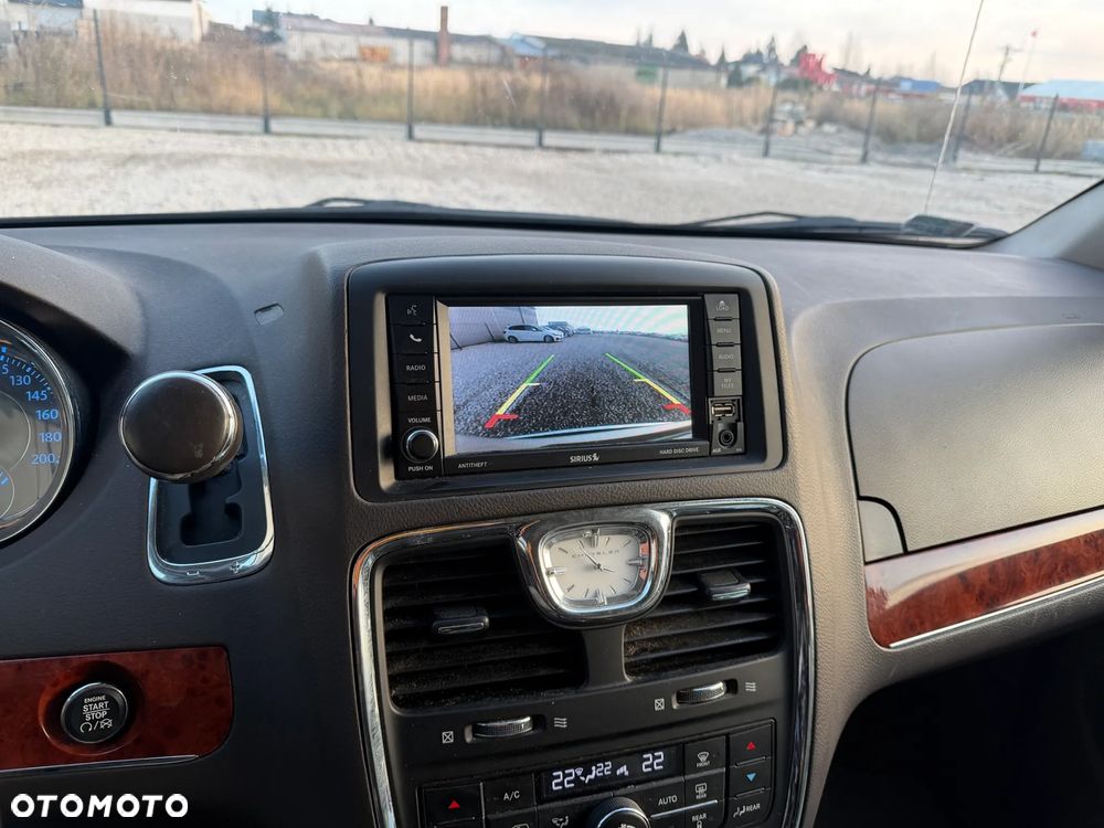 Chrysler Town & Country 3.6 Limited - 9