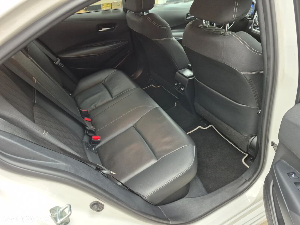 Toyota Corolla 1.8 Hybrid Executive - 8