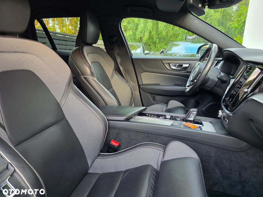Volvo V60 D4 R-Design - 29