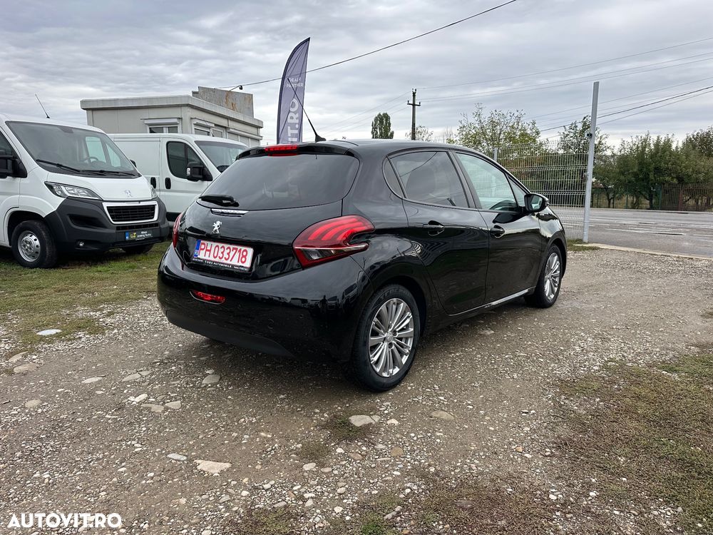 Peugeot 208 1.2 L PureTech Style - 6