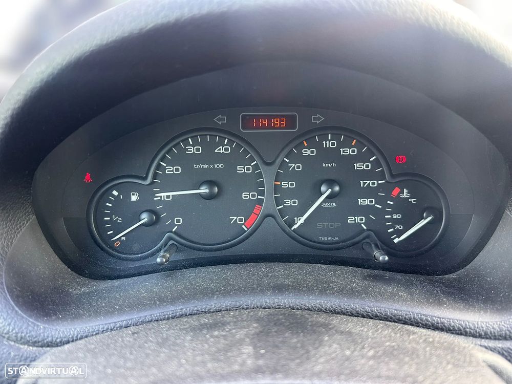 PEUGEOT 206 Hatchback (2AC) 1.4 16V Gasolina 88 cv  65 kW 2003 - 2008 KFU (ET3J4) para peças - 11