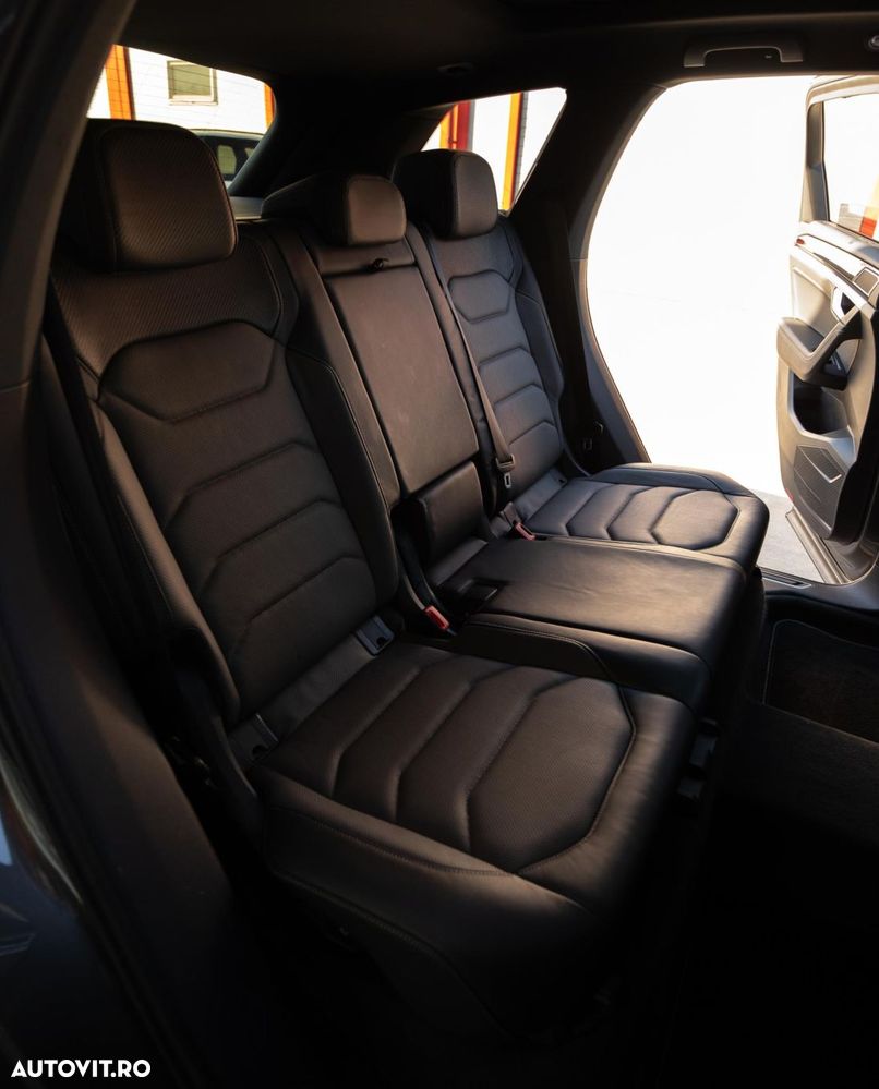 Volkswagen Touareg V6 TDI 4MOTION R-Line - 11