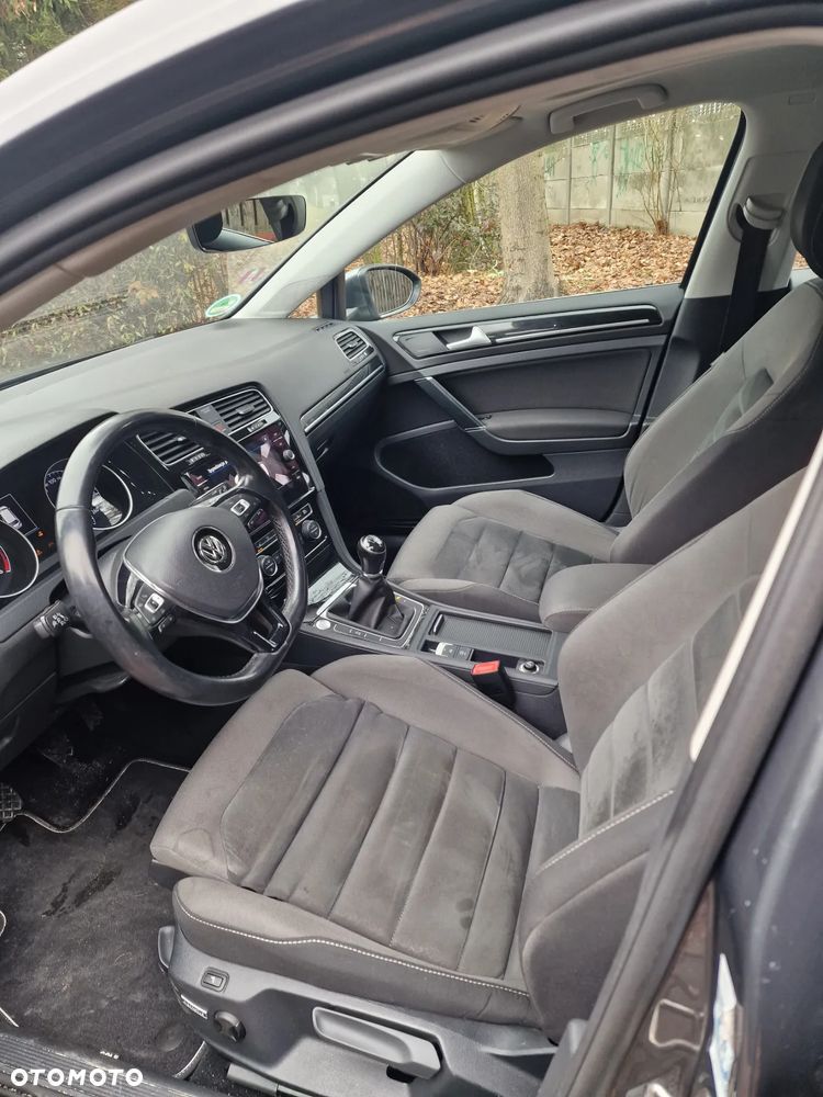 Volkswagen Golf - 11