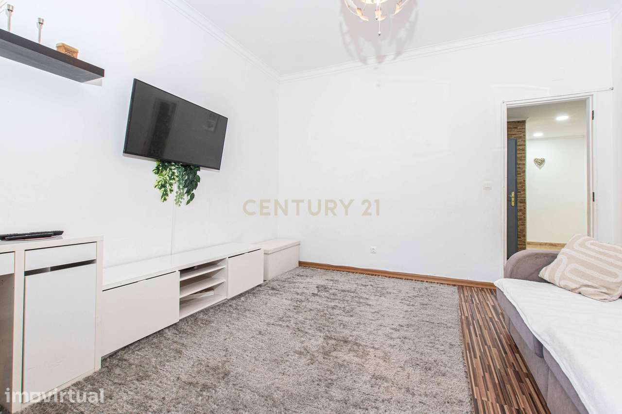 Apartamento T3 Espaçoso | Forte da Casa | Excelente Localização - Grande imagem: 2/21