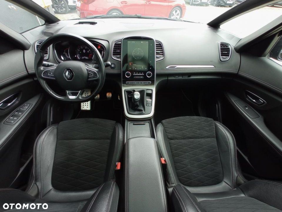 Renault Grand Scenic - 17