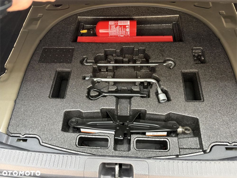 Toyota Camry 2.5 Hybrid Comfort CVT - 17