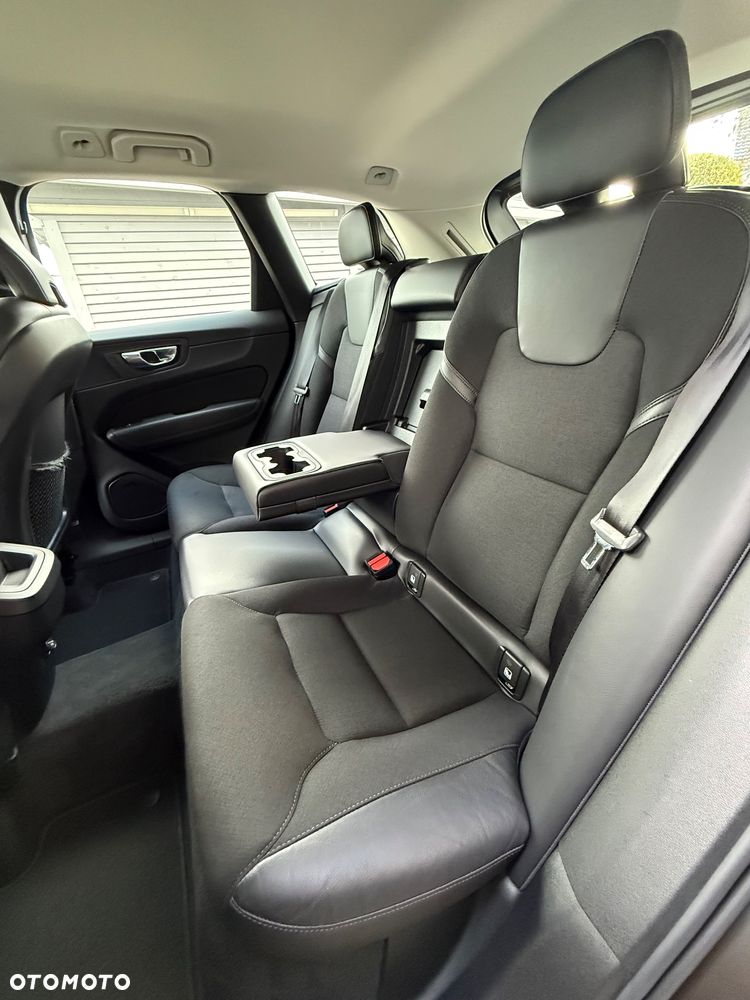 Volvo XC 60 D3 Drive-E Momentum - 28