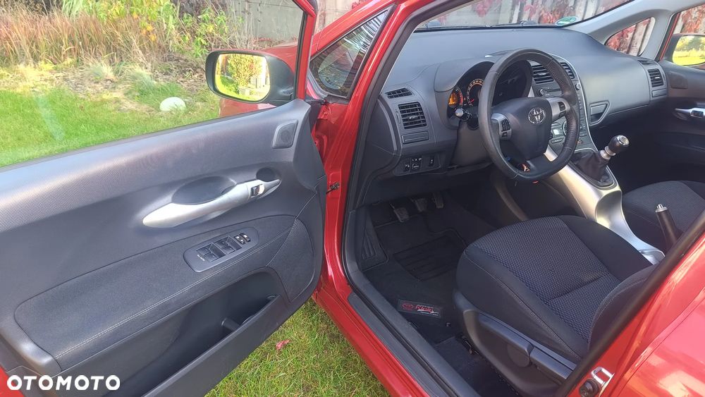 Toyota Auris 1.6 Premium + - 23