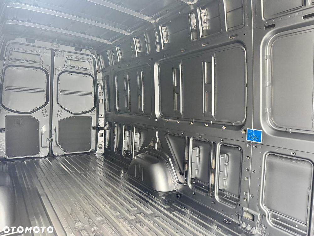 Mercedes-Benz Sprinter - 9
