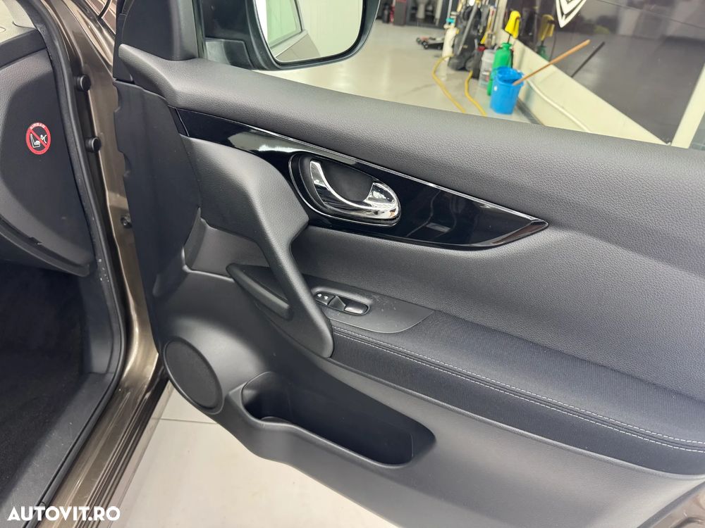 Nissan Qashqai 1.6 DCI Xtronic ACENTA - 22