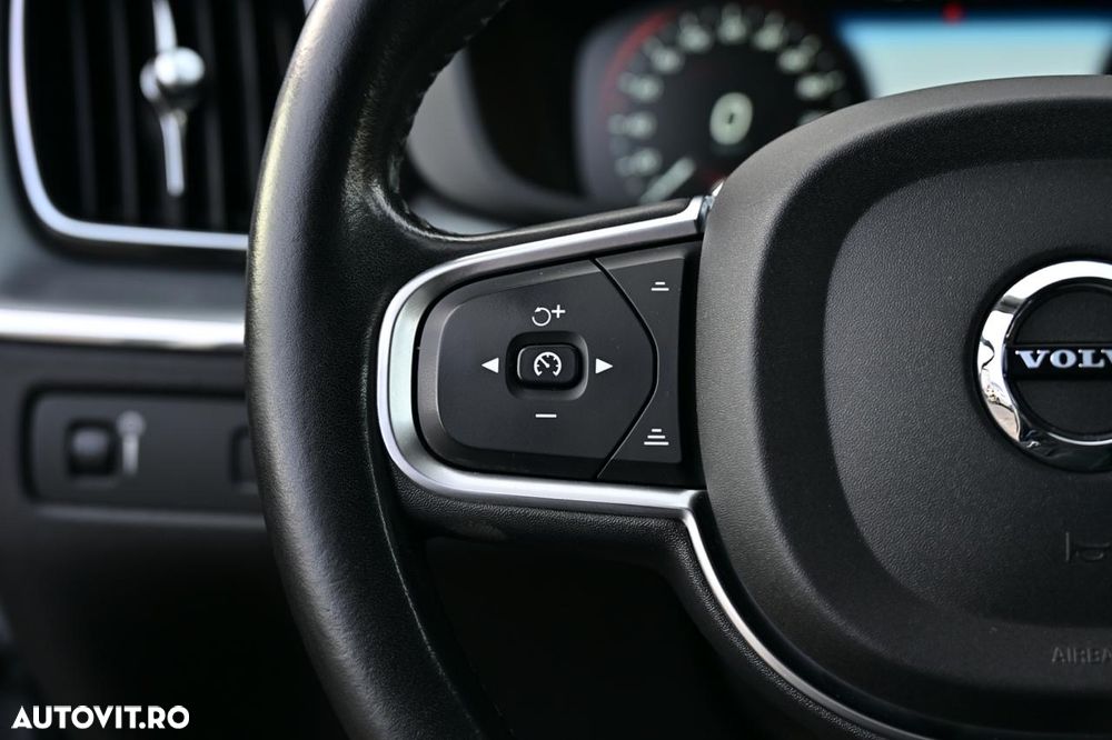 Volvo XC 60 D4 AWD Geartronic Momentum - 28