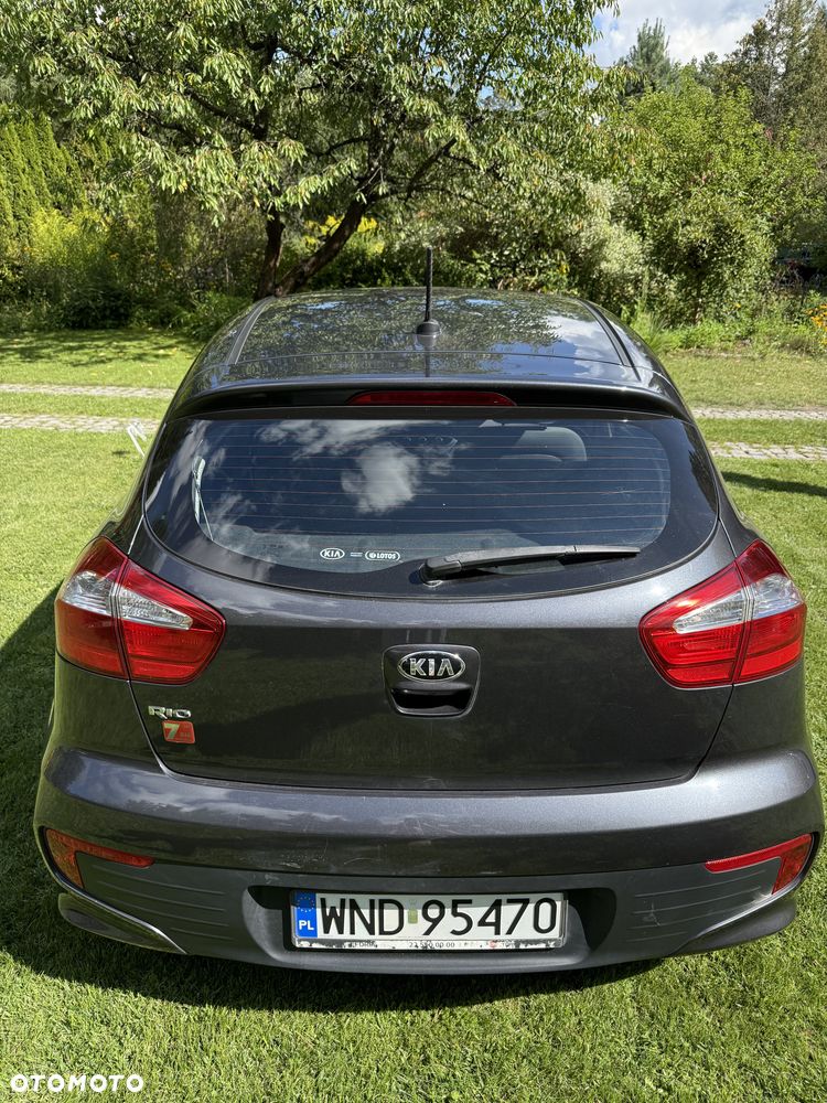 Kia Rio 1.4 M - 12