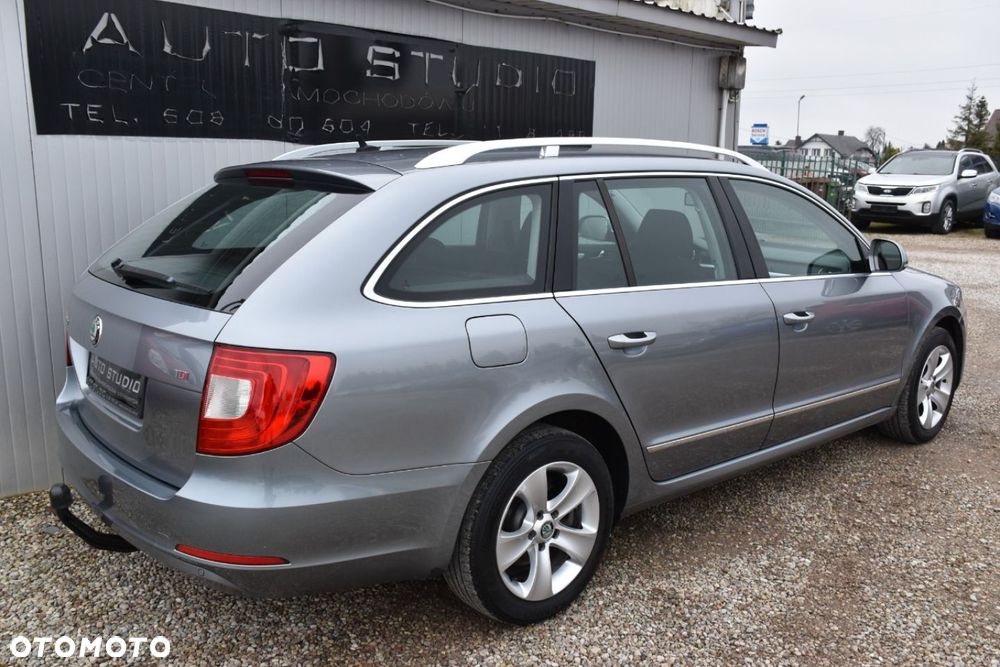 Skoda Superb 2.0 TDI DSG Ambition - 33