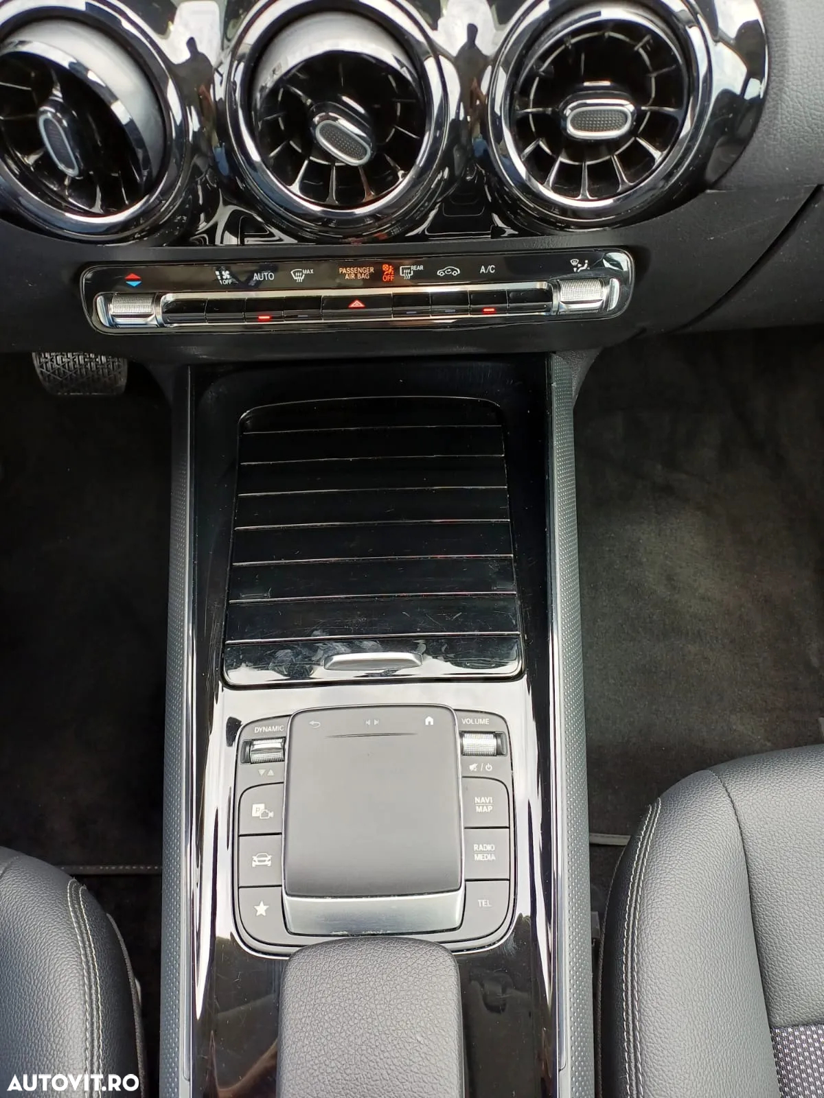 Mercedes-Benz GLA 180 d Aut. - 18