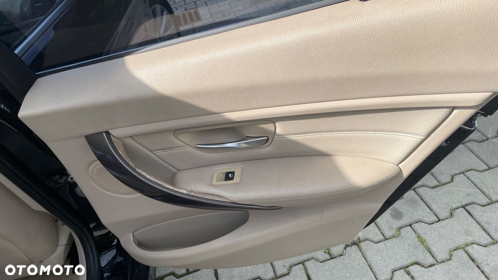 BMW Seria 3 316d - 23