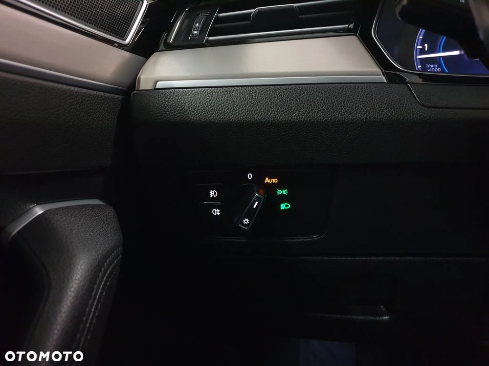 Volkswagen Passat 2.0 TDI BMT Highline - 27