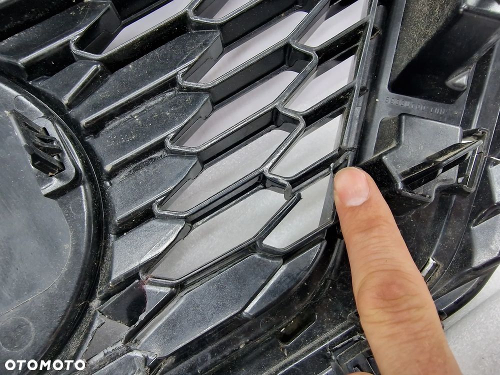 NISSAN QASHQAI II LIFT 17- ATRAPA / GRILL PRZEDNI PRZÓD / ZNACZEK NA KAMERE / POD RADAR , NR 62310HV3 , NR AUKCJI GR112 - 32