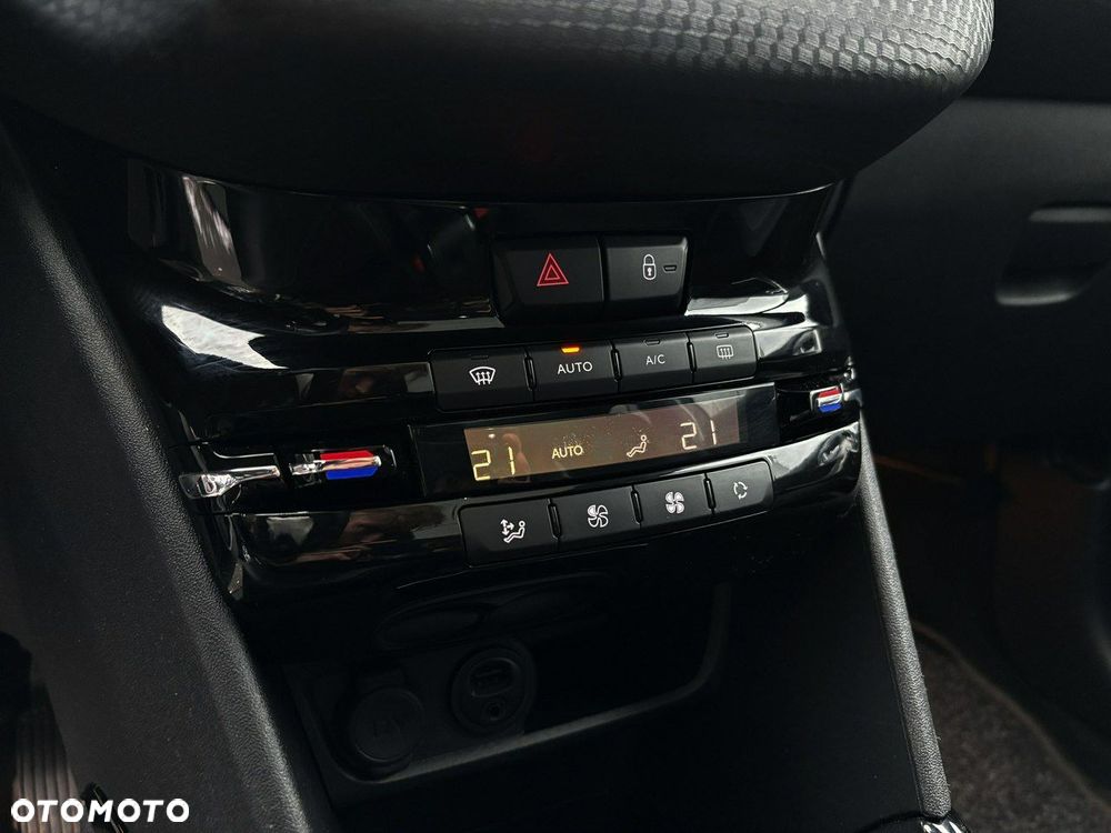 Peugeot 2008 1.2 Pure Tech Allure S&S - 10