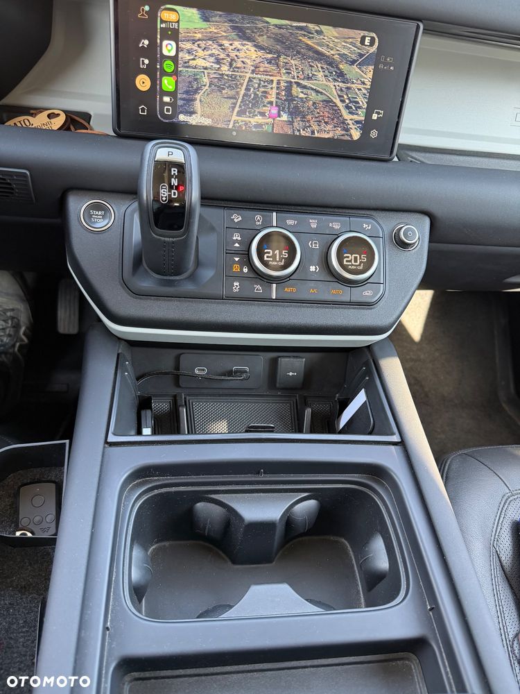 Land Rover Defender - 16