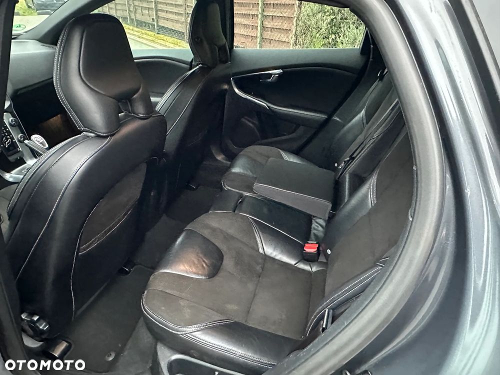 Volvo V40 D2 R Design - 33